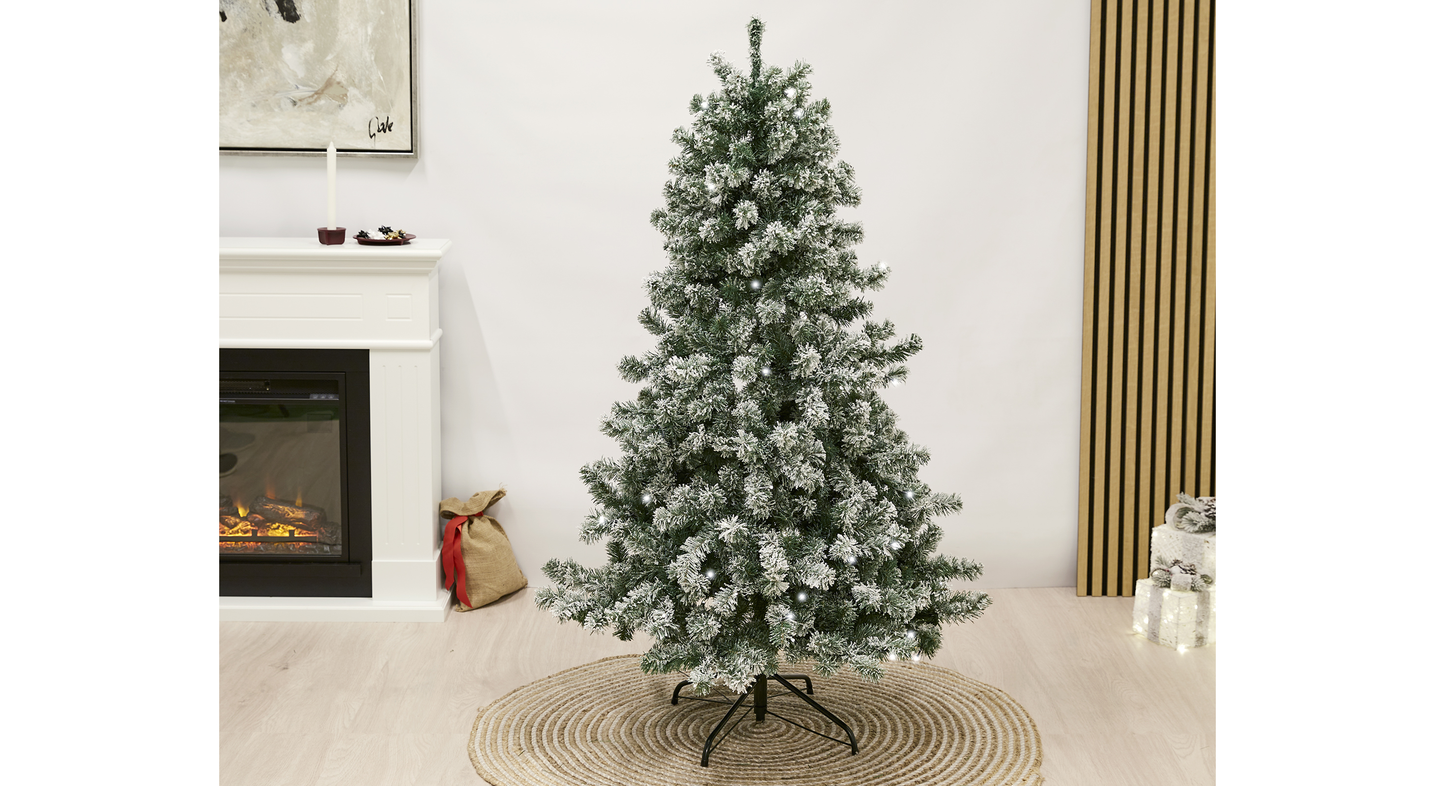 Se FROST, kunstigt juletræ m/sne, PVC, 1,5 x 1 m, m/LED lys hos e-plast